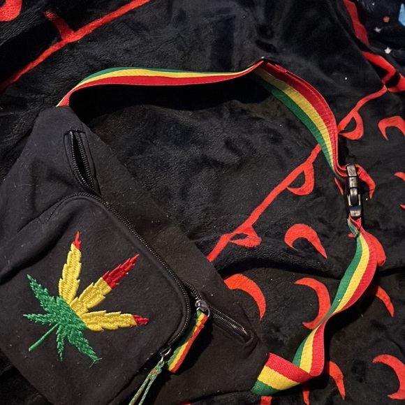 Weed Phanny pack - Picture 2 of 3